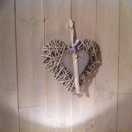 بيت ضيافة Les Charmettes 3*